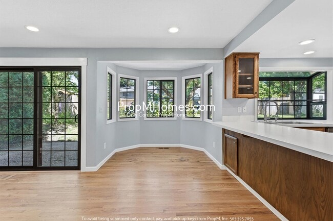 Building Photo - Updated Three Bedroom Home in Tigard!