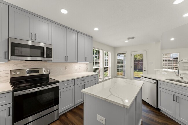 Building Photo - 15006 Sapling Oak Ct