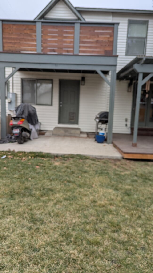 Building Photo - 385 E 2nd S St