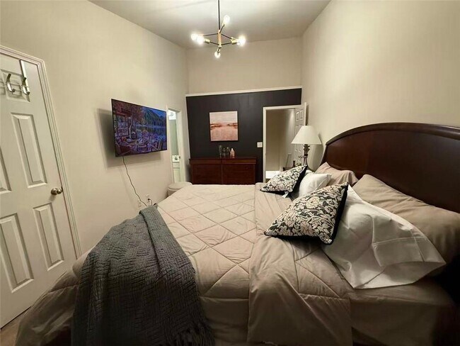 Building Photo - 1487 Cove Creek Cir