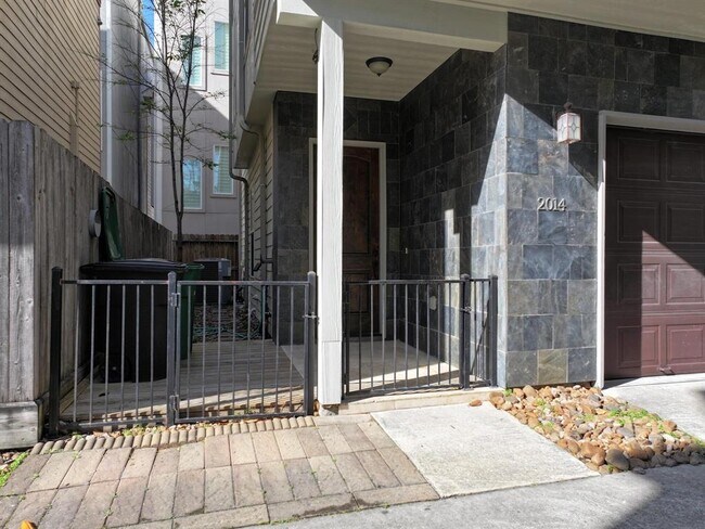 Building Photo - 2014 Sabine St