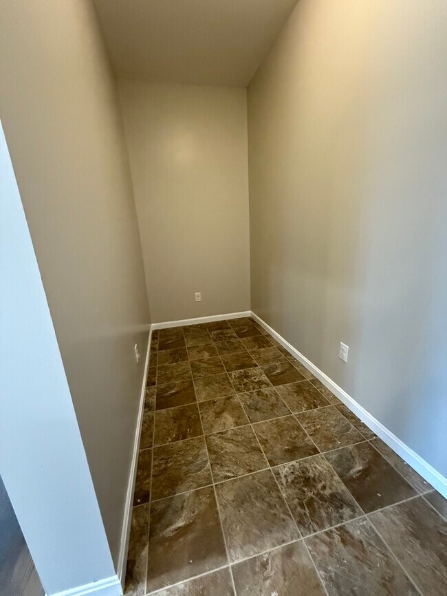 Building Photo - Single Family Home