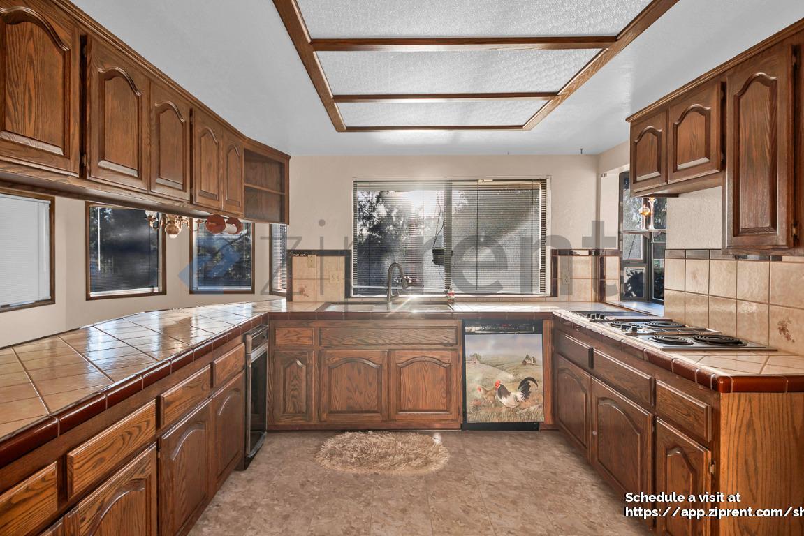 Building Photo - 716 Buckingham Dr