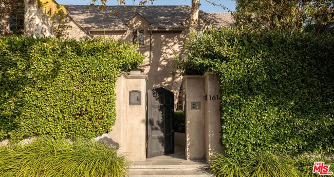 Primary Photo - 1614 N Fairfax Ave