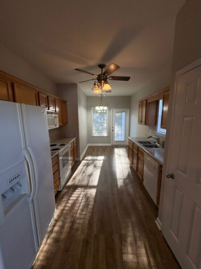 Building Photo - For Rent - 3 Bedroom, 2 Bathroom home in P...