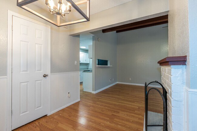 Building Photo - 2 Bed | 1.5 Bath East Tulsa with Spacious Back yard!