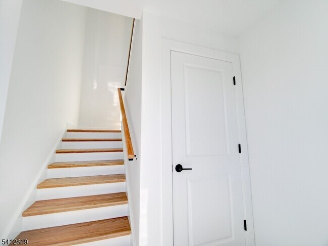 Building Photo - 429 Niles St