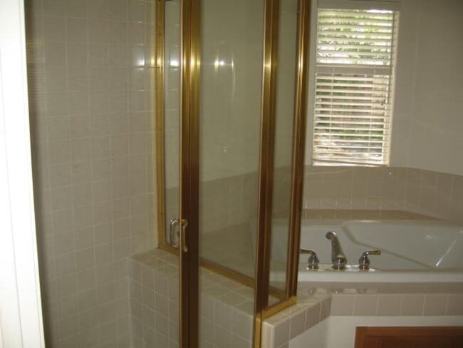 Building Photo - N.E. Fresno Newer Home, 3 car Garage, Like...