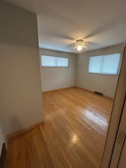 Building Photo - 25921 Yeoman Dr