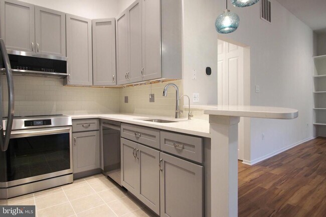 Building Photo - 1956 Villaridge Dr