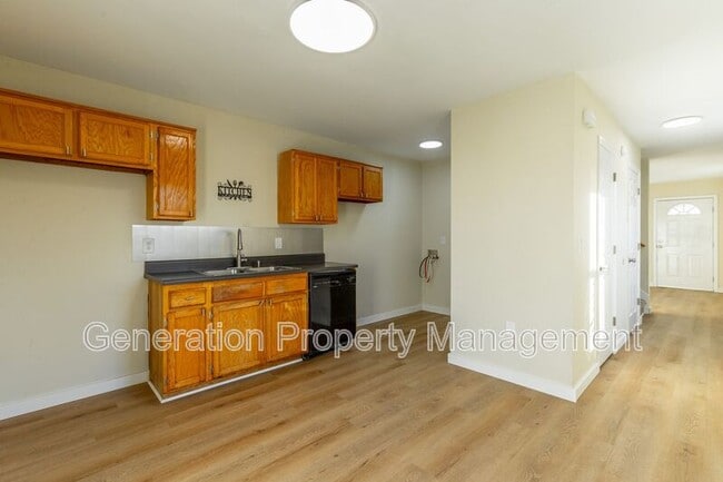 Building Photo - 2205 E 12th St