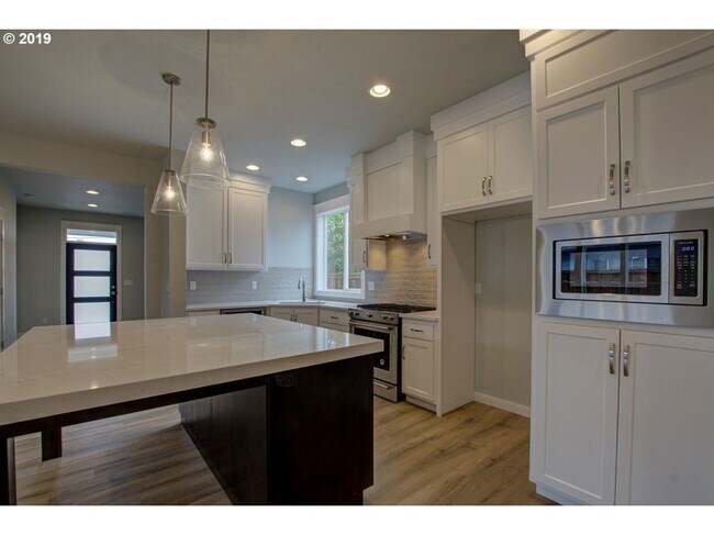 Building Photo - Stylish 3-Bedroom Home w/ Flex Space, Cove...