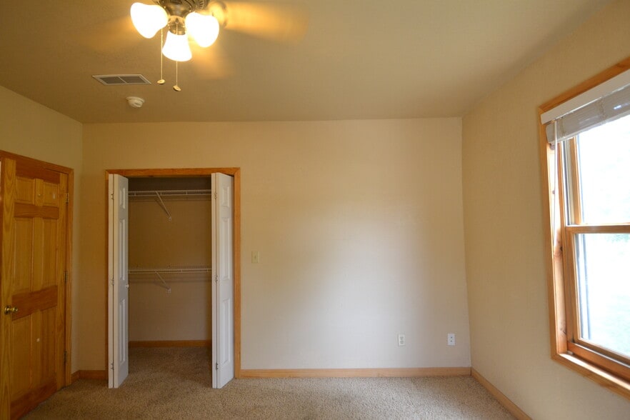 Building Photo - 1203 S Osteopathy Ave