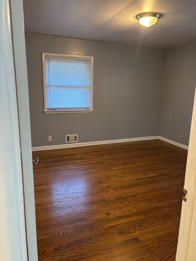 Building Photo - 12500 E 53 St