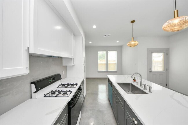Building Photo - 7924 Booker St
