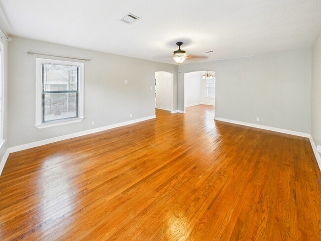 Building Photo - 1206 E 30th St