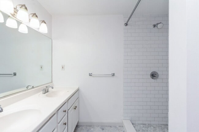 Building Photo - 37 Philbrick Rd