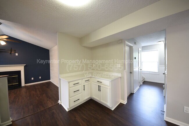 Building Photo - 1549 River Creek Crescent