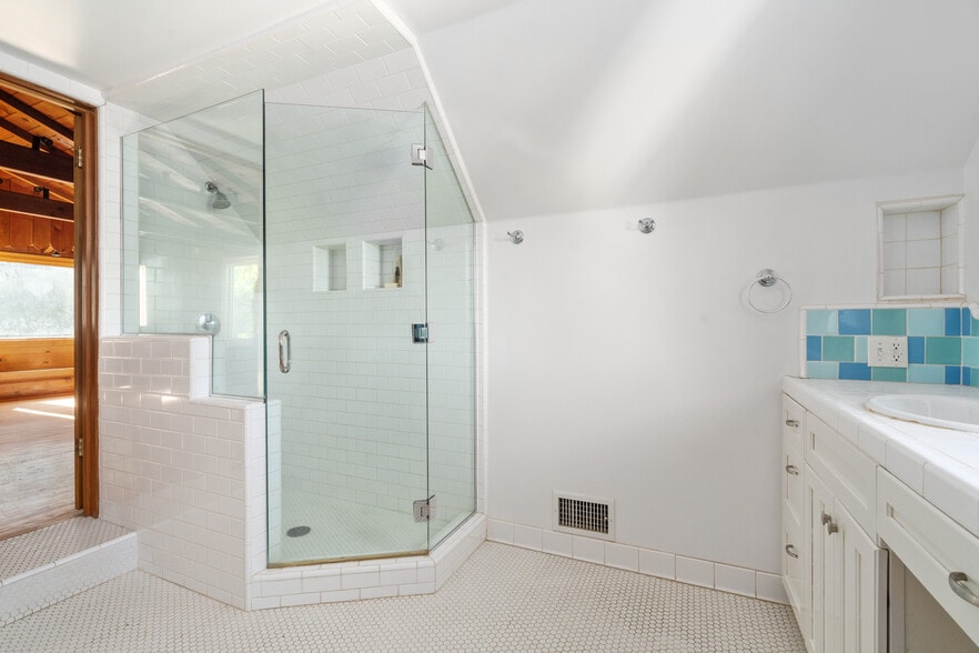 Building Photo - 3705 Fredonia Dr