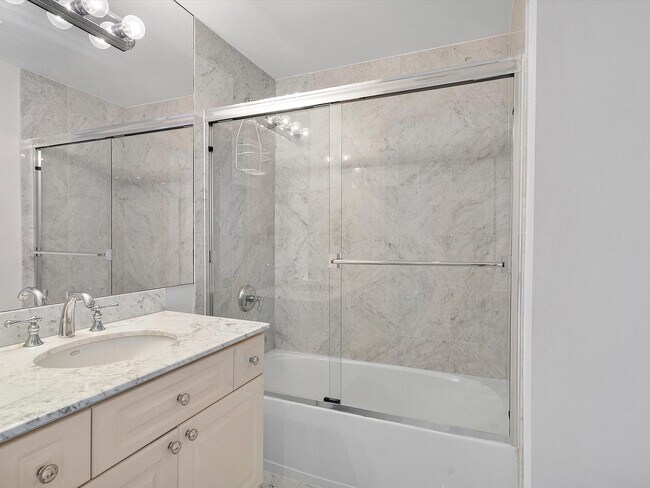 Building Photo - 3200 N Ocean Blvd