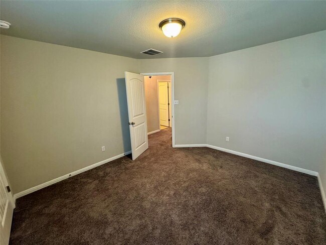 Building Photo - 120 Buckthorn Dr