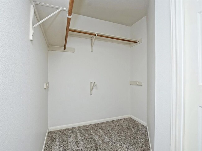 Building Photo - 305 N Heatherwilde Blvd