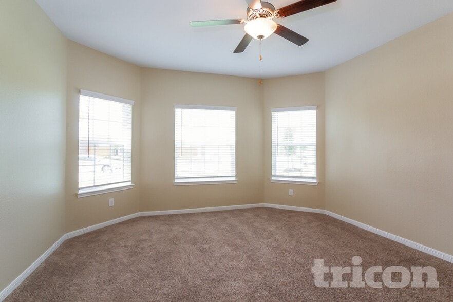 Building Photo - 421 Palomino Stand Dr