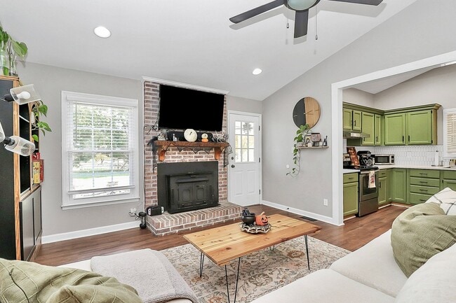 Building Photo - 4227 Deerfield Dr