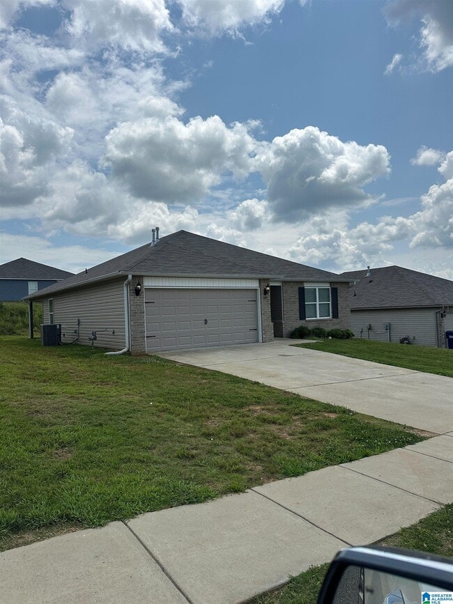 Building Photo - 401 Woodland Trl