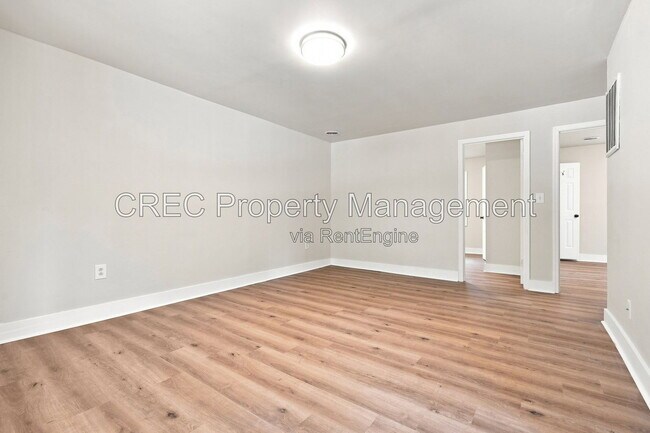 Building Photo - 1605 Pineview Rd