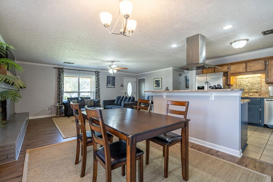 Building Photo - 4375 Park St