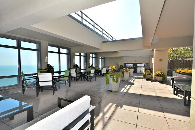 Building Photo - 65 E Monroe St