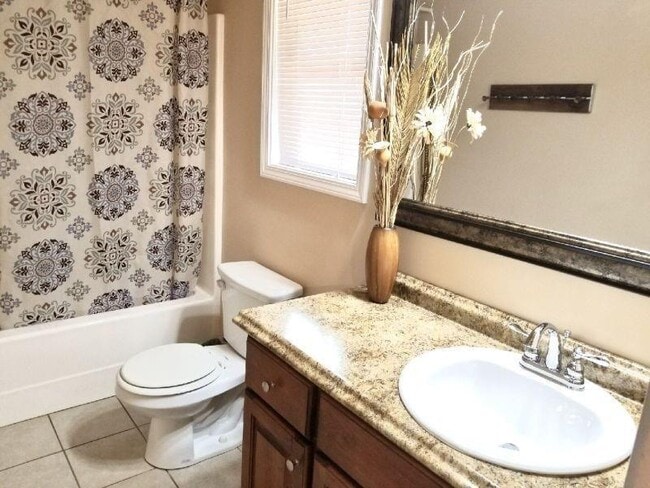 Building Photo - 3225 Montgomery Dr