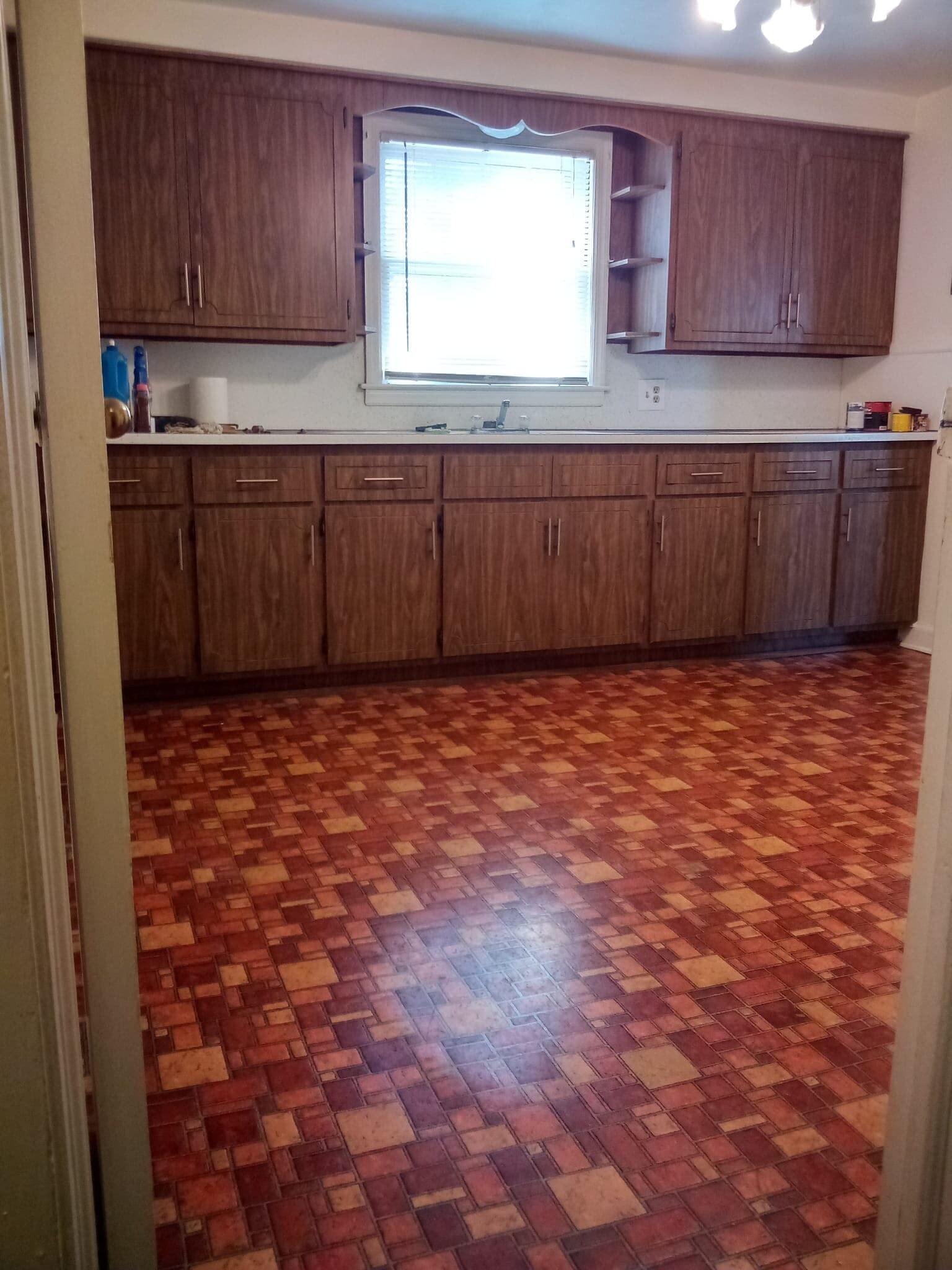 Kitchen - 207 Sunflower Ave