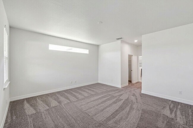 Building Photo - Amazing 5/3.5/2 House in The Reserve at Pine Tree