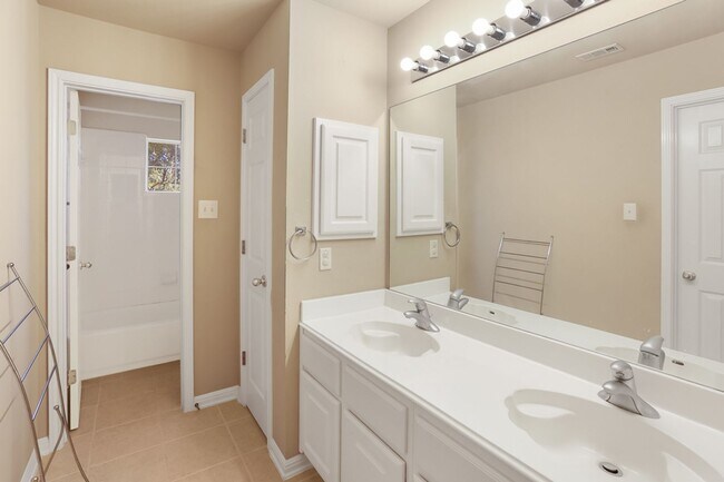 Building Photo - 4 Bedroom/3.5 Bath Rogers Ranch Subdivision