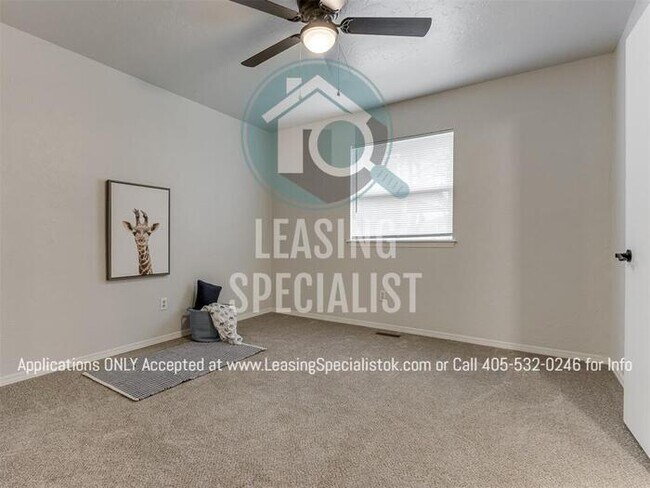 Building Photo - Stunning Yukon 3 Bed 2 Bath Home Available...