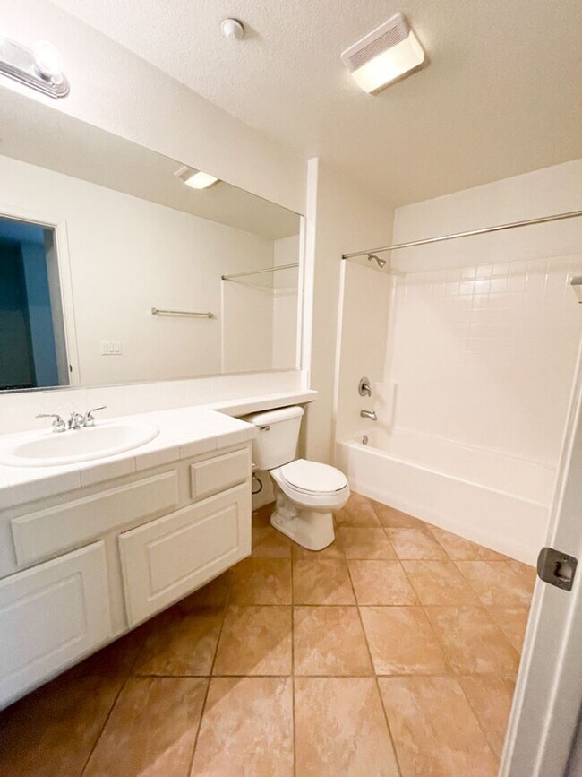 Building Photo - 4021 Canario St