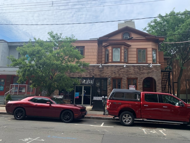 Building Photo - 1150 Chapel St