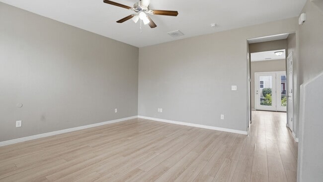 Building Photo - 4 Bedroom Townhome in Daybreak!!