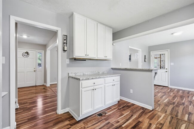 Building Photo - 5914 Ormskirk Dr