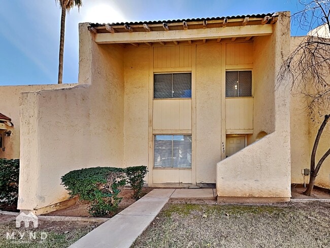 Building Photo - 4440 W Solano Dr N