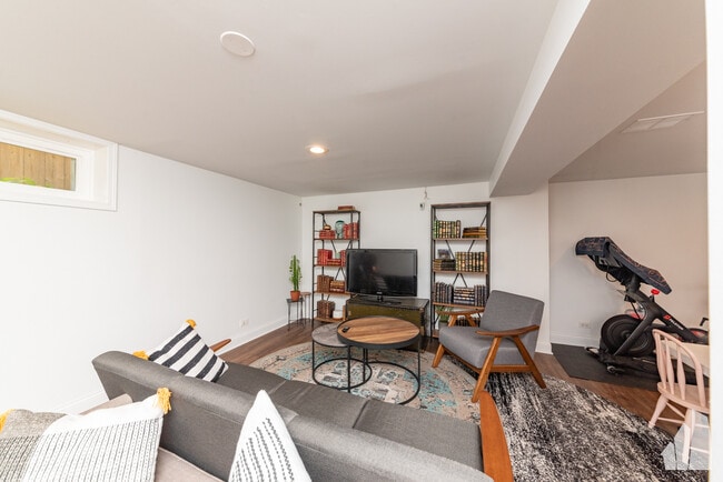 Building Photo - 6114 N Lenox Ave