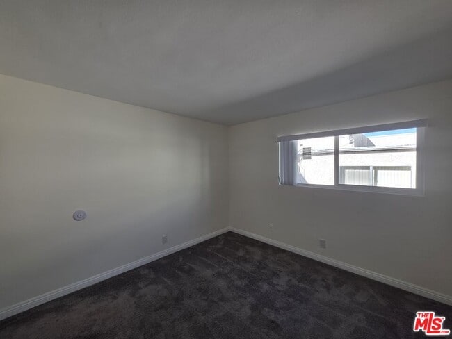 Building Photo - 517 N Francisca Ave