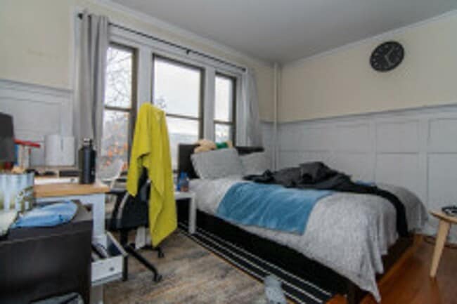 Building Photo - Renovated, 2 Floor Fenway / BU South Campus 4 Bed/2 Bath on Park Drive for September 1st, 2026
