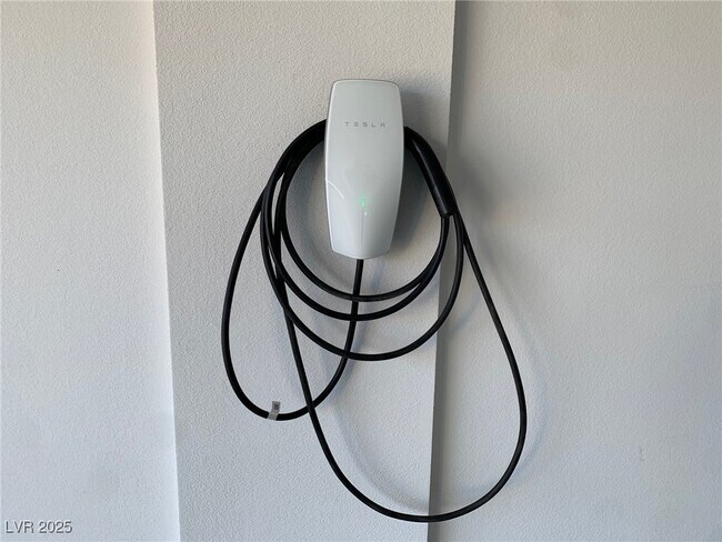 Building Photo - 819 Silverton Spgs St