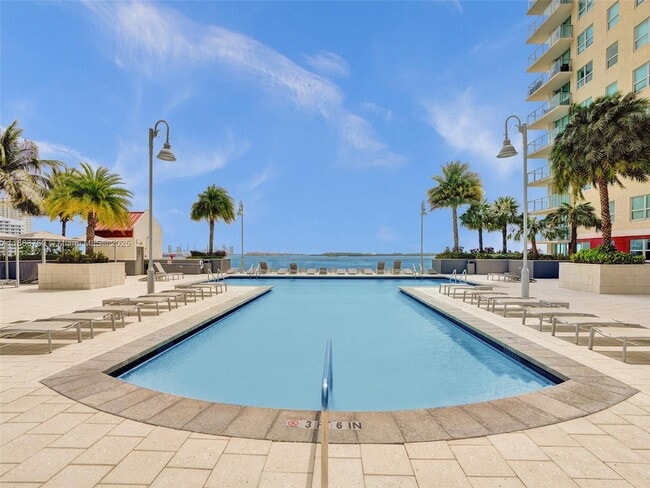 Building Photo - 1155 Brickell Bay Dr