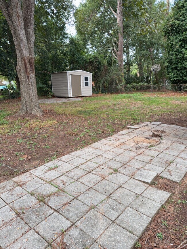 Building Photo - 437 Forest Hills Dr