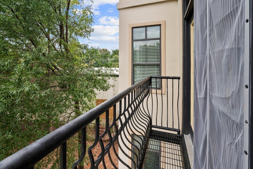 Building Photo - 5300 Peachtree Rd