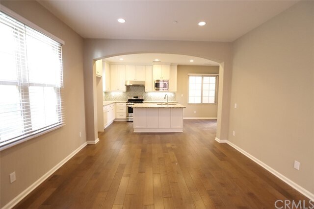 Building Photo - 112 Firefly